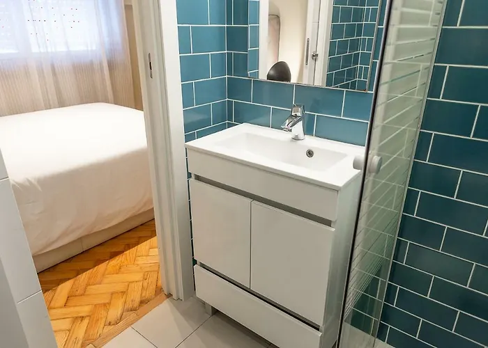 Big Families & Groups Bonjardim Views 5 Bedrooms 3 Bathrooms