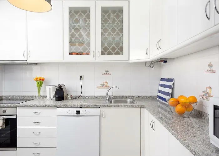 Big Families & Groups Bonjardim Views 5 Bedrooms 3 Bathrooms Apartment *